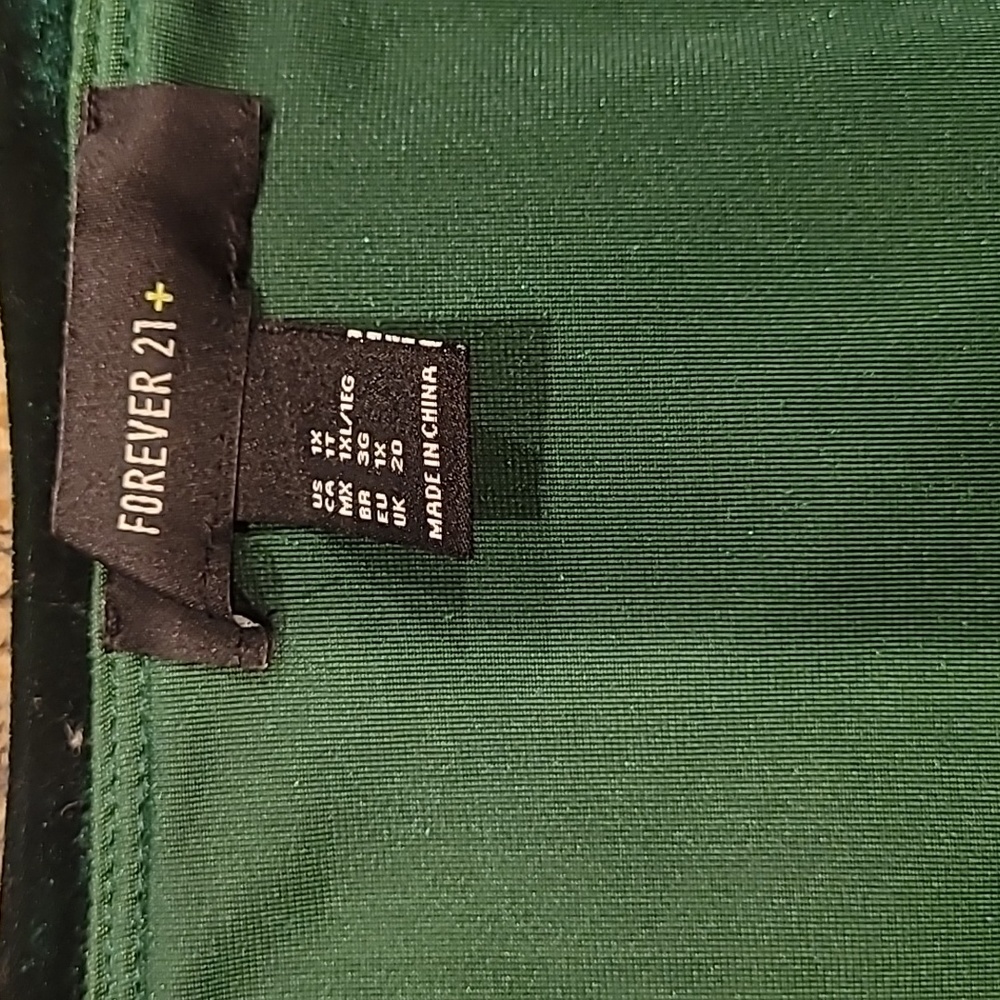 Emerald green  off the shoulder velvet dress - Picture 7 of 7